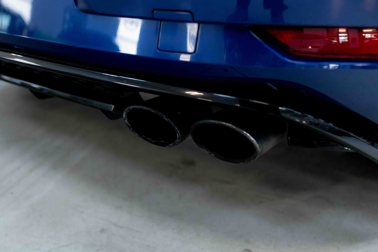 Used 2018 Volkswagen Golf R DCS and Navigation 7A image 23