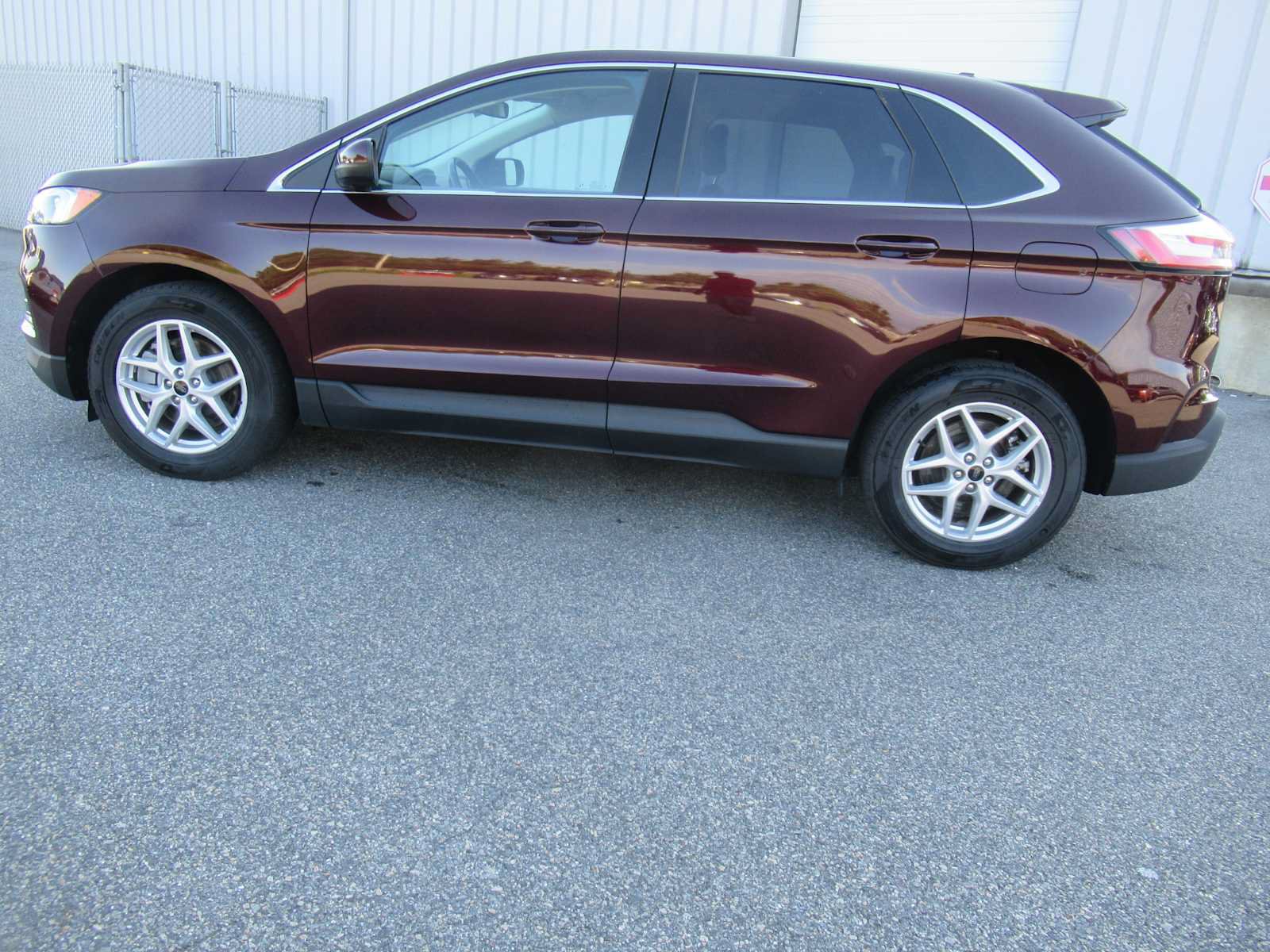 Used 2024 Ford Edge SEL AWD/4WD image 8