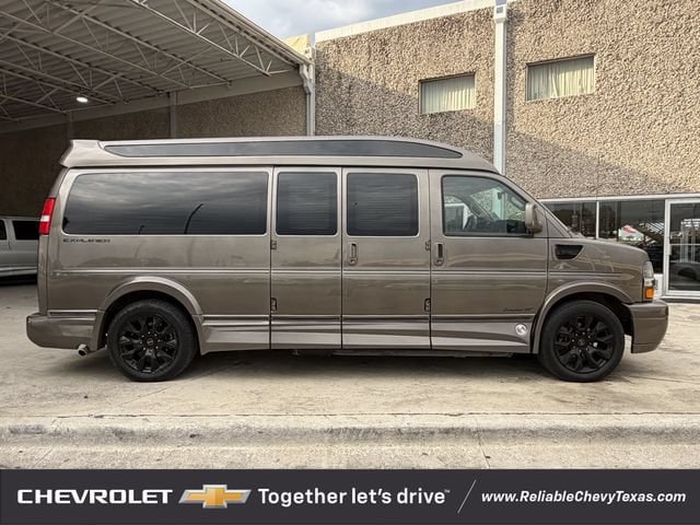 Used 2023 Chevrolet Express 2500 Extended RWD image 3