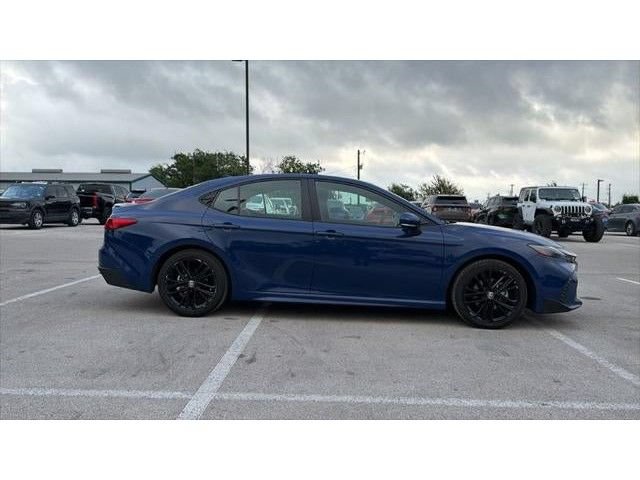 Used 2025 Toyota Camry SE FWD image 4