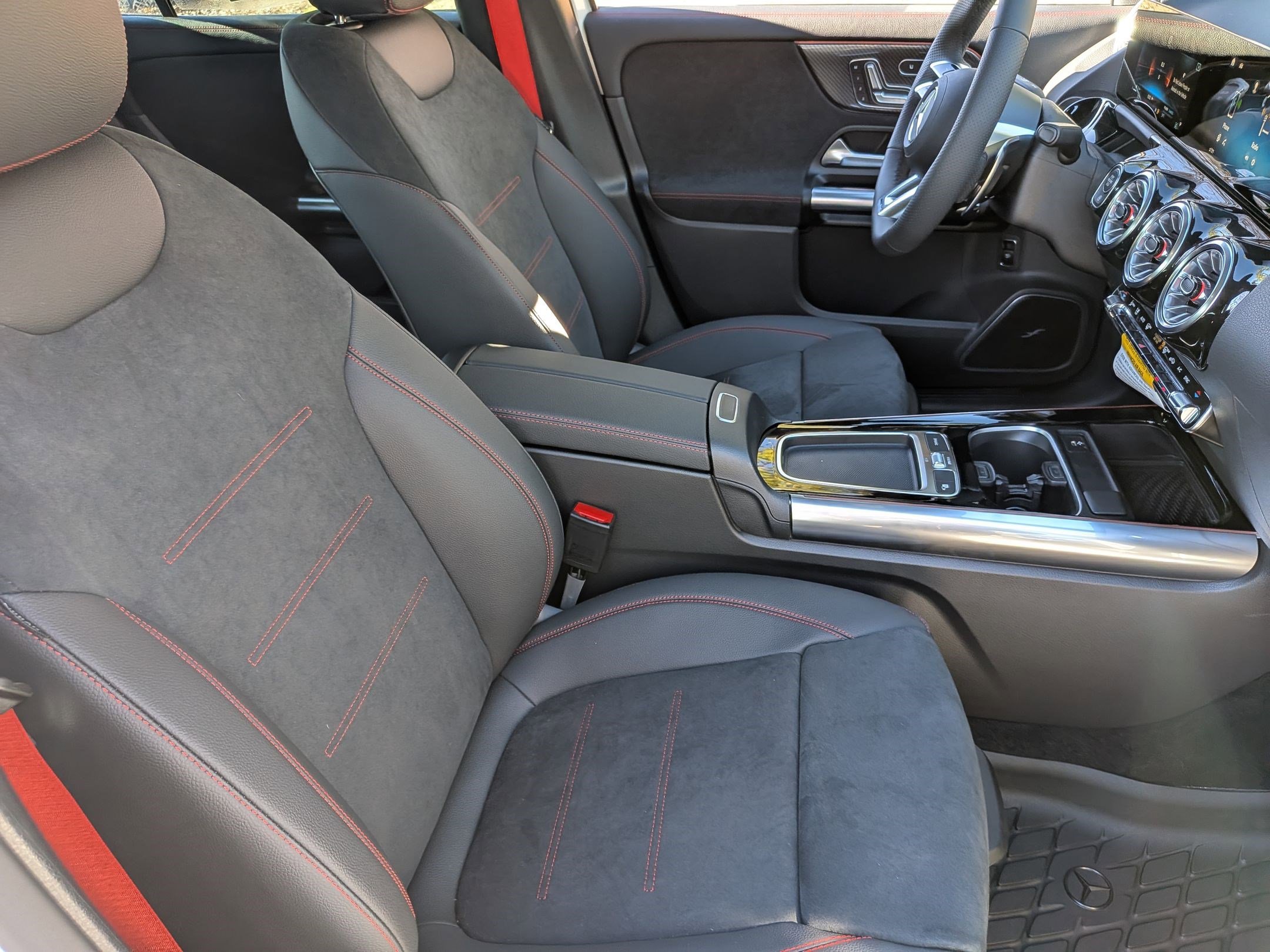 New 2026 Mercedes-Benz GLA 35 AMG 4MATIC image 33