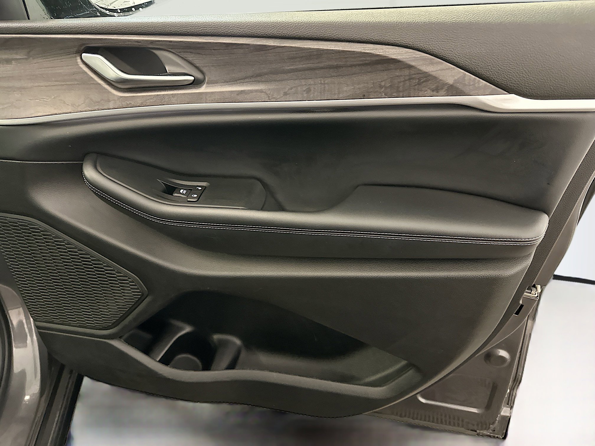 Used 2024 Jeep Grand Cherokee L Limited w/ Luxury Tech Group II image 36