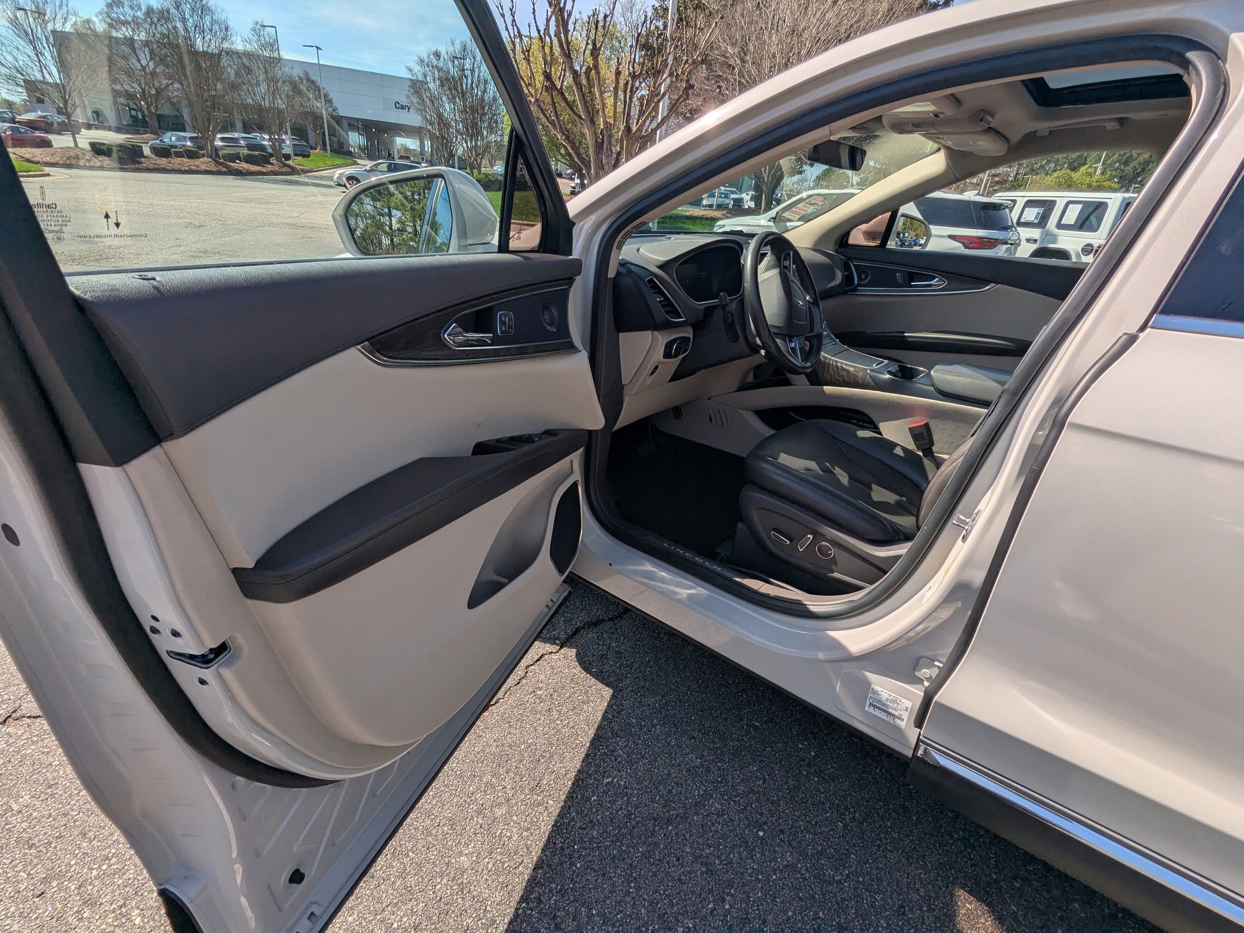 Used 2020 Lincoln Nautilus Reserve image 8