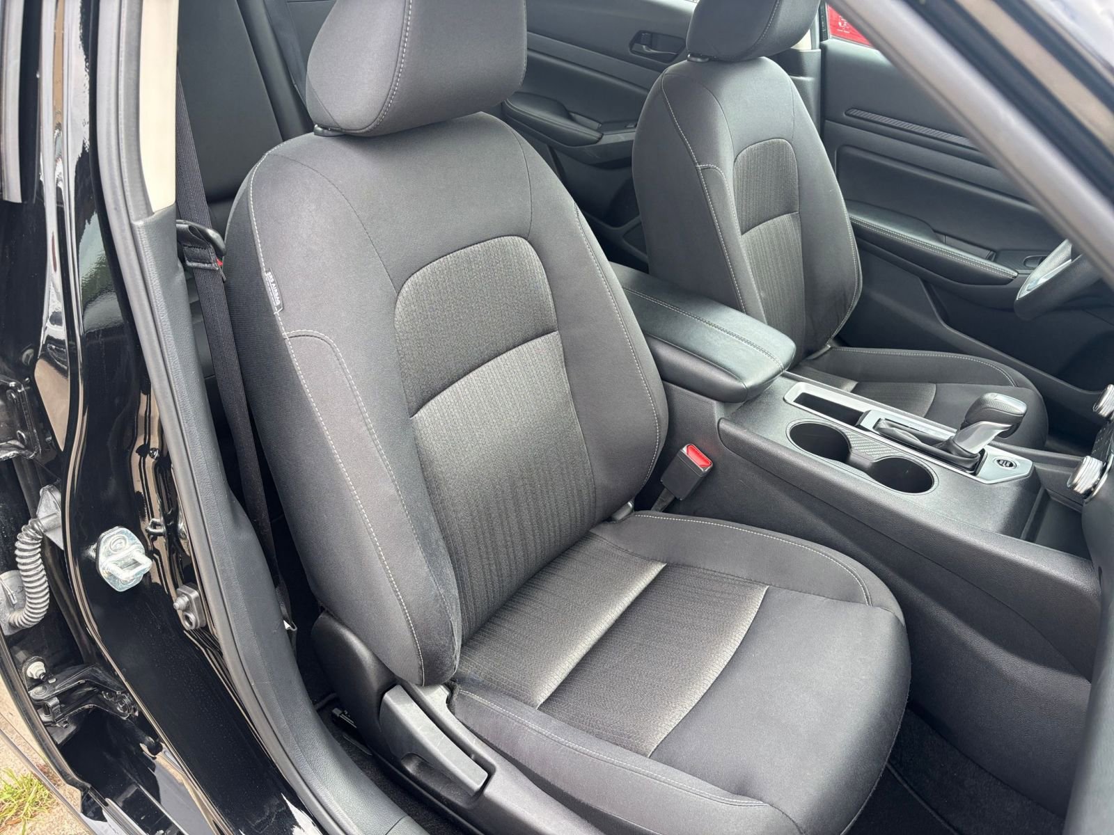 Used 2025 Nissan Altima 2.5 SV FWD image 36
