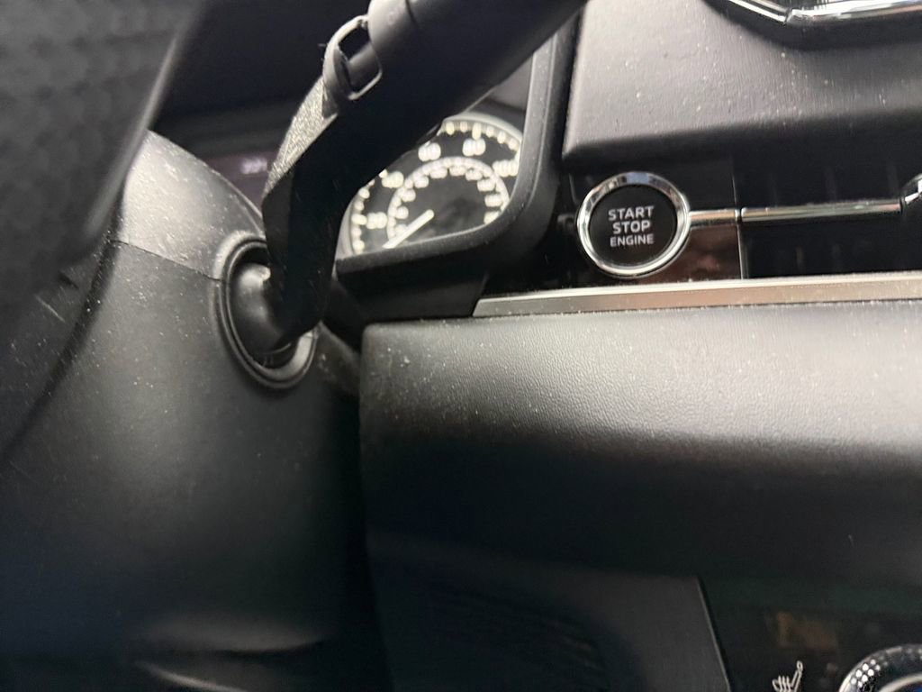 Used 2024 Mitsubishi Outlander SE image 30