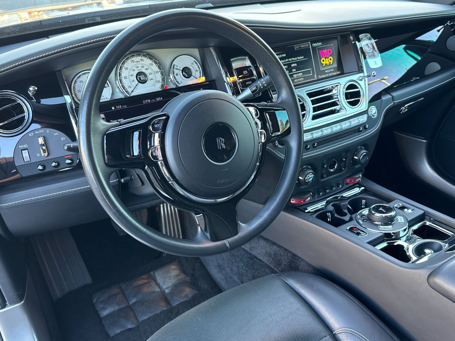 Used 2020 Rolls-Royce Dawn image 13