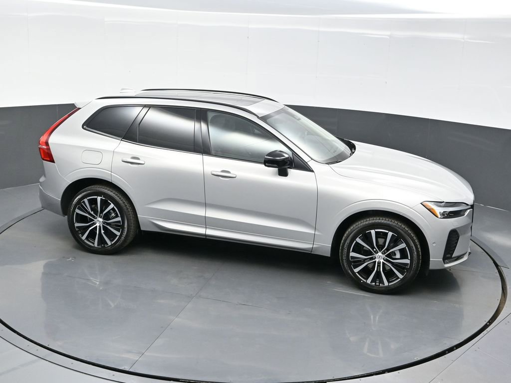 Used 2025 Volvo XC60 B5 Plus w/ Climate Package image 32