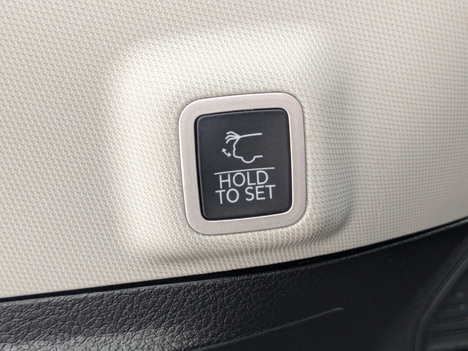 Used 2022 Jeep Grand Cherokee Limited image 14