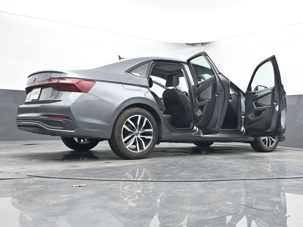 Used 2025 Volkswagen Jetta SE image 68
