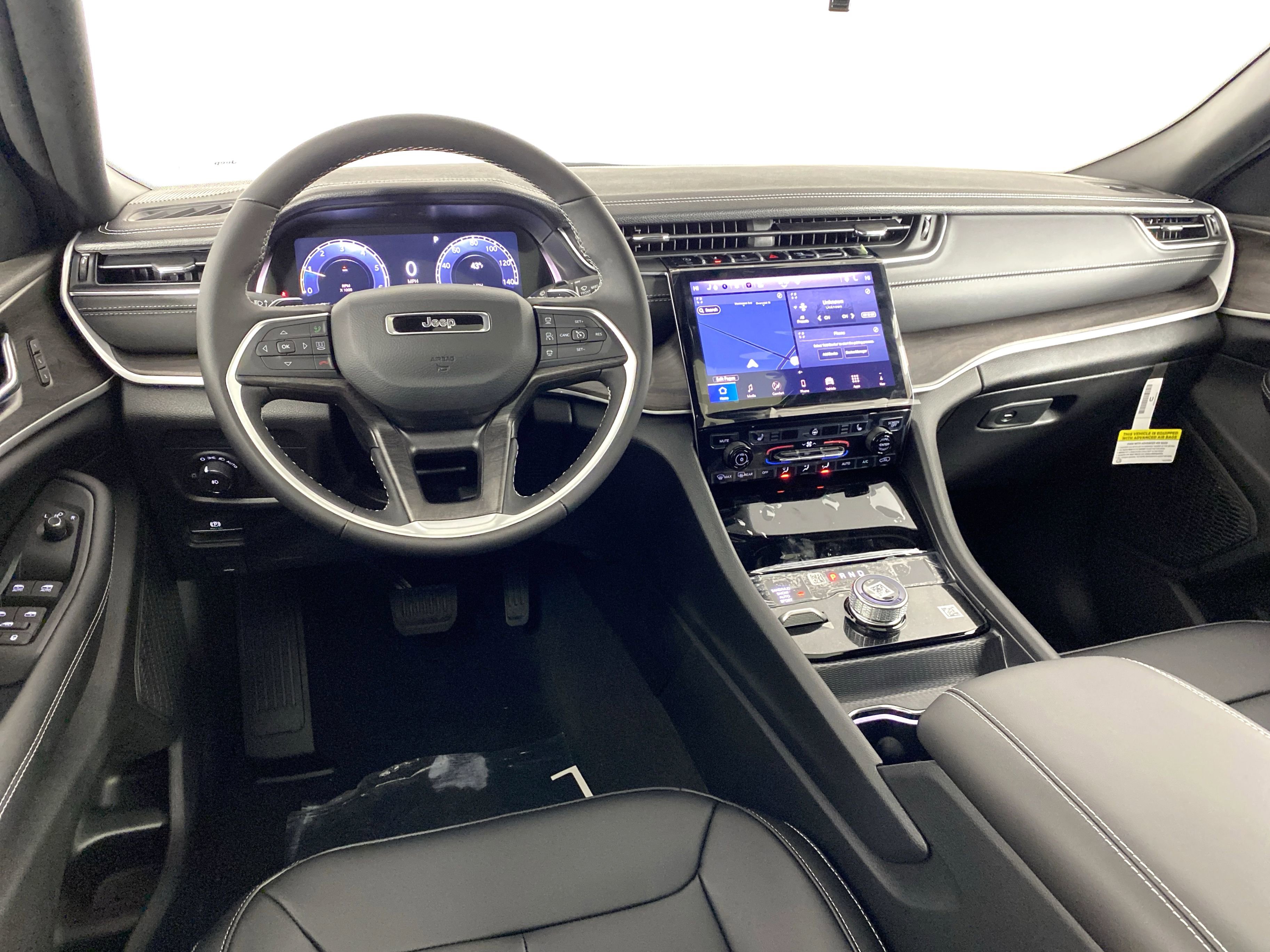 New 2025 Jeep Grand Cherokee Limited w/ Black Appearance Package image 17