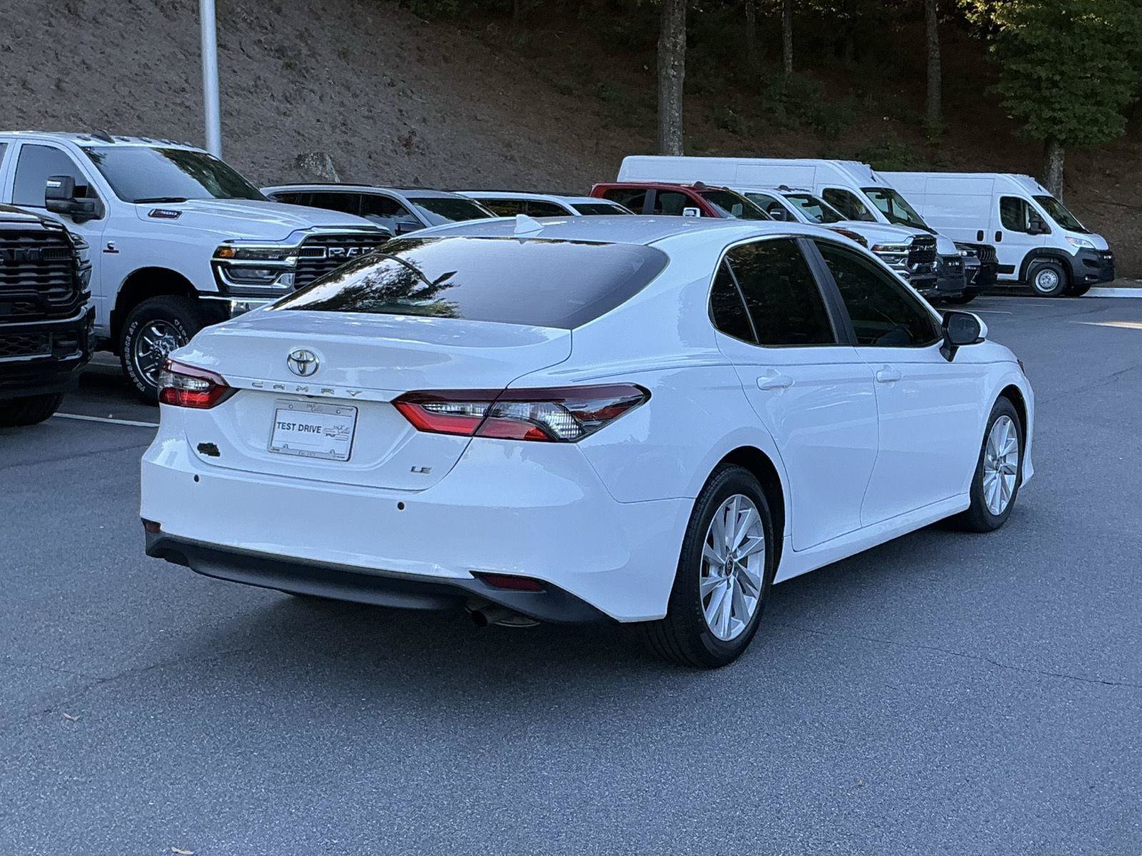 Used 2022 Toyota Camry LE w/ Convenience Package FWD image 5