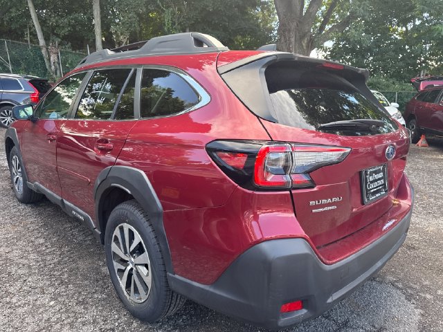 Used 2024 Subaru Outback Premium AWD/4WD image 4