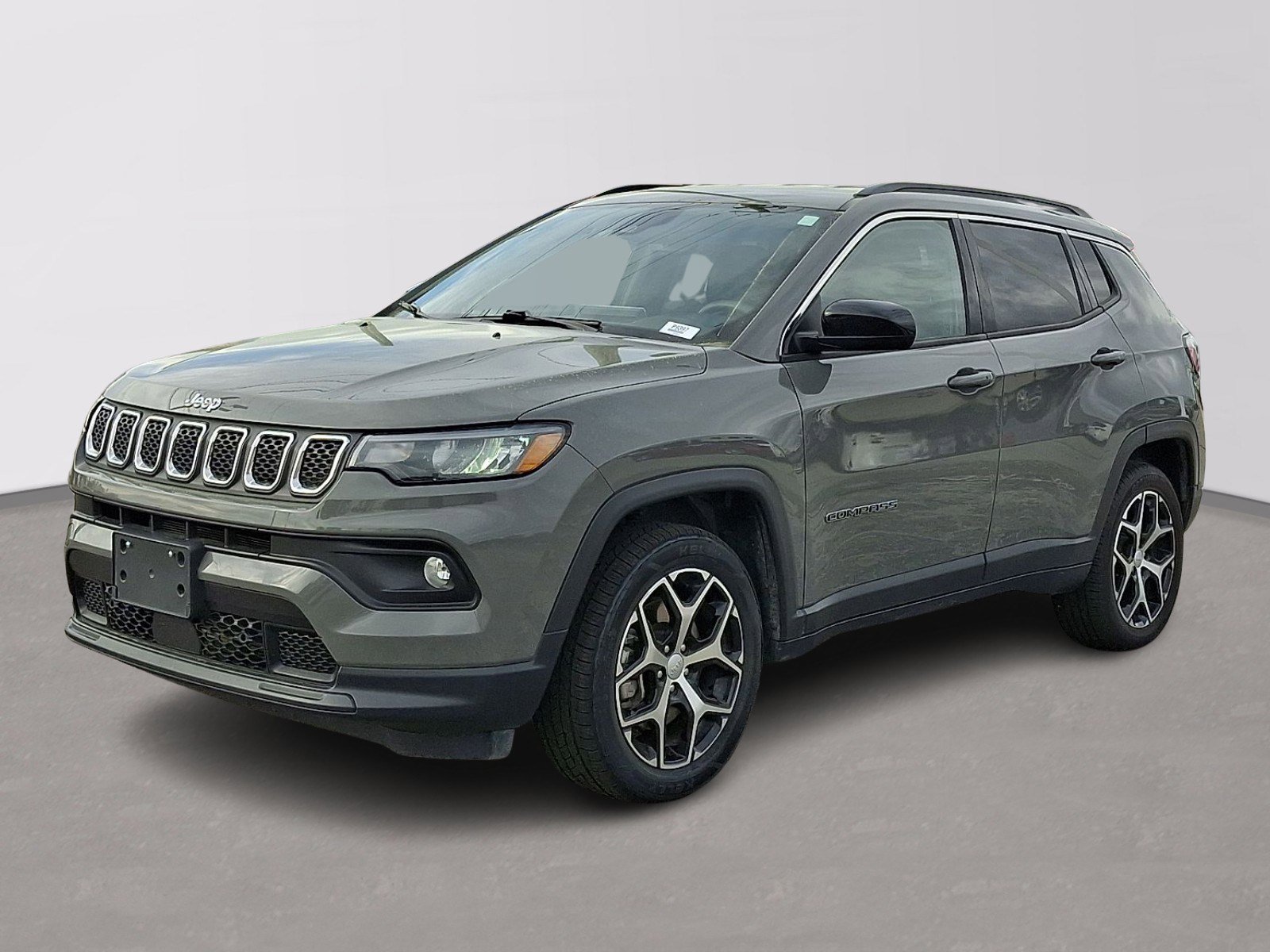 Used 2024 Jeep Compass Latitude image 3
