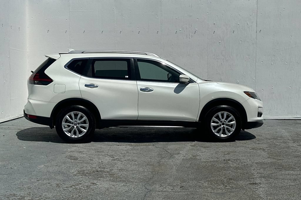 Used 2020 Nissan Rogue SV FWD image 2
