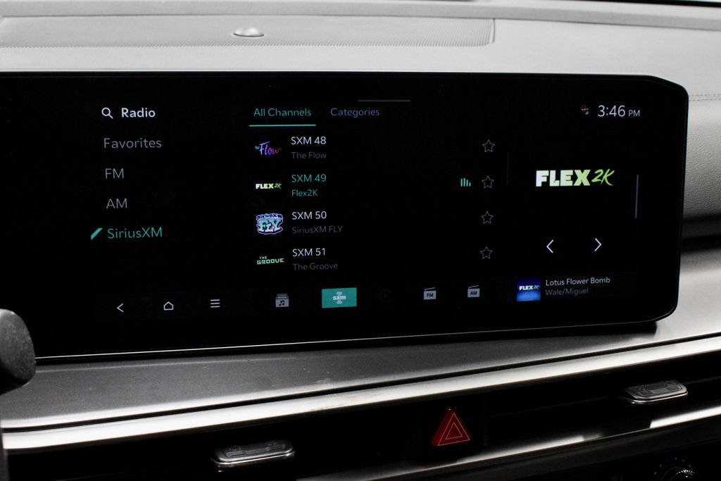Used 2024 Kia Sorento LX FWD image 3