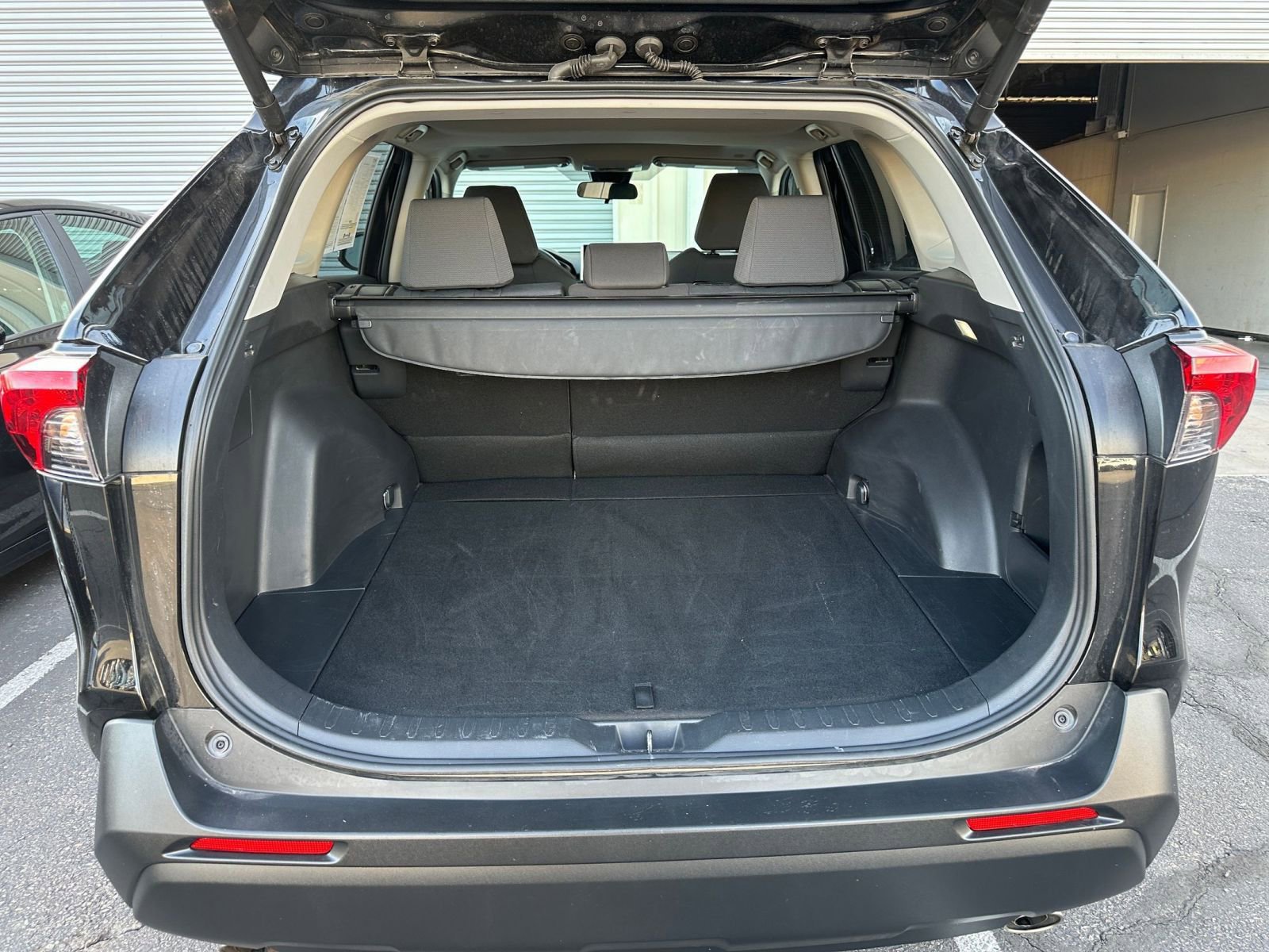 Used 2025 Toyota RAV4 XLE image 32