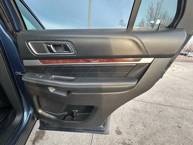 Used 2017 Ford Explorer Platinum image 27
