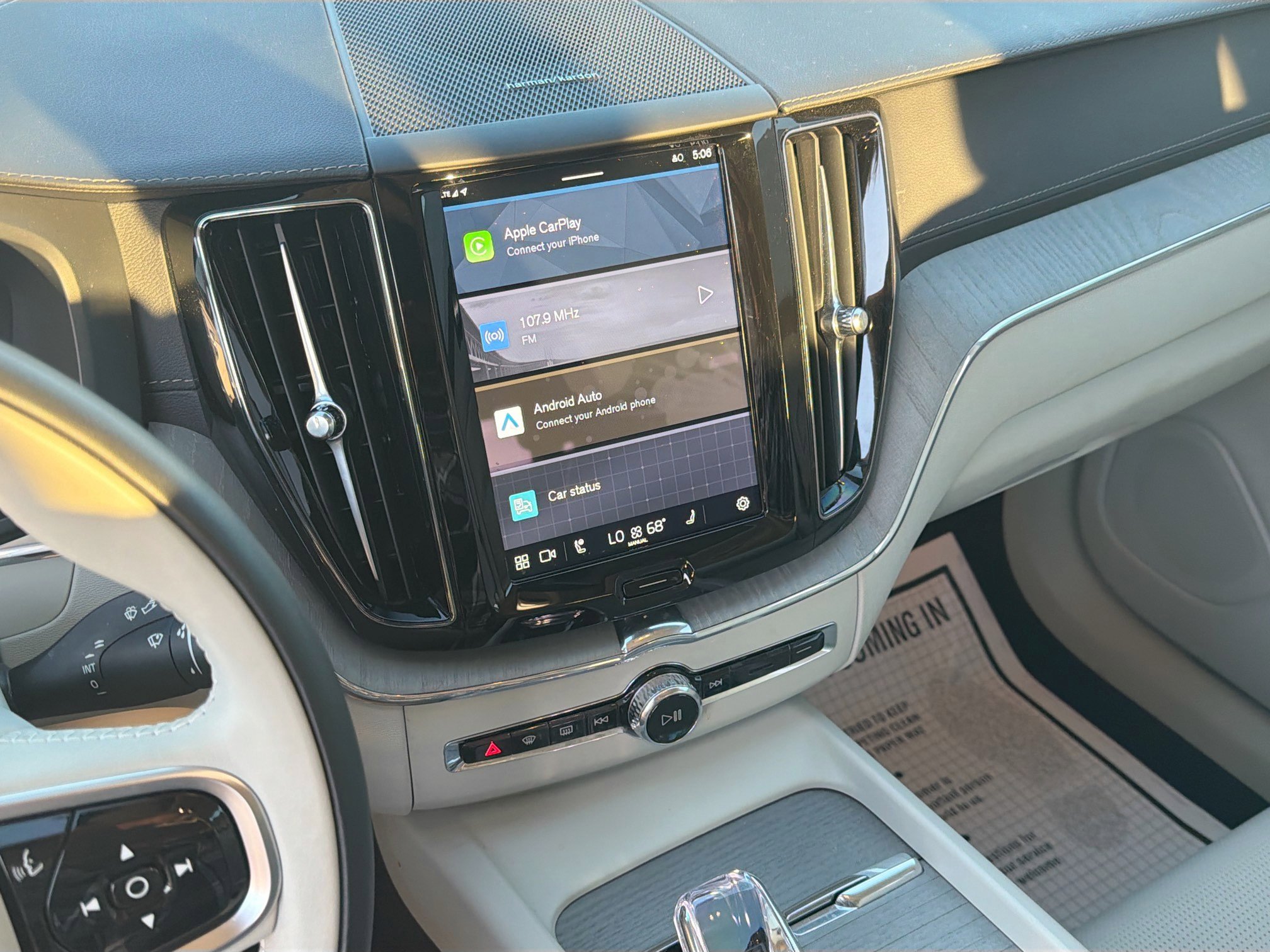 Used 2025 Volvo XC60 B5 Ultra w/ Climate Package image 28