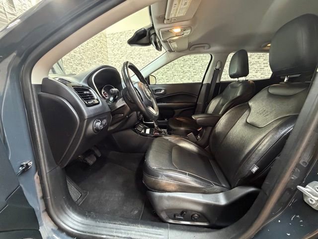 Used 2018 Jeep Compass Limited w/ Navigation Group FWD image 18