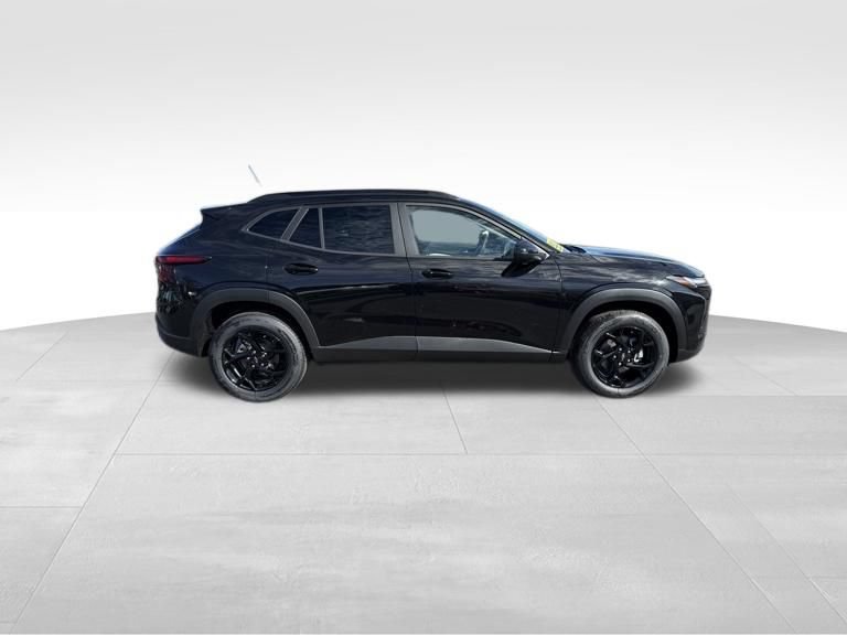 New 2026 Chevrolet Trax LT w/ Driver Confidence Package FWD image 2