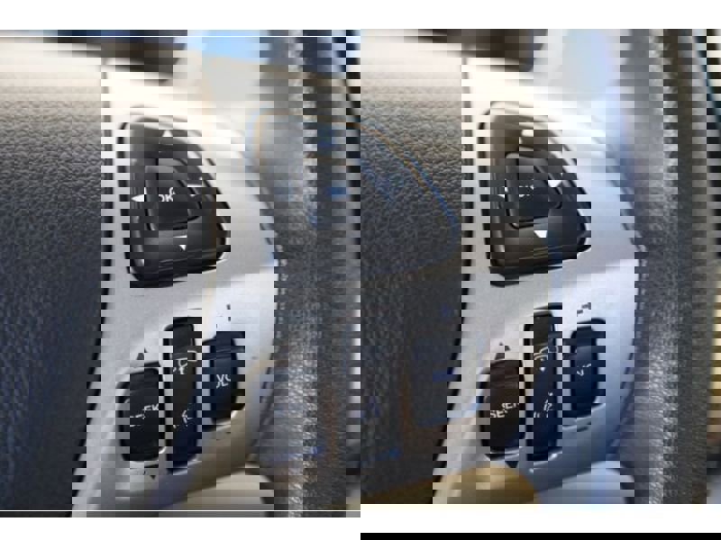 Used 2018 Ford Taurus SE image 25