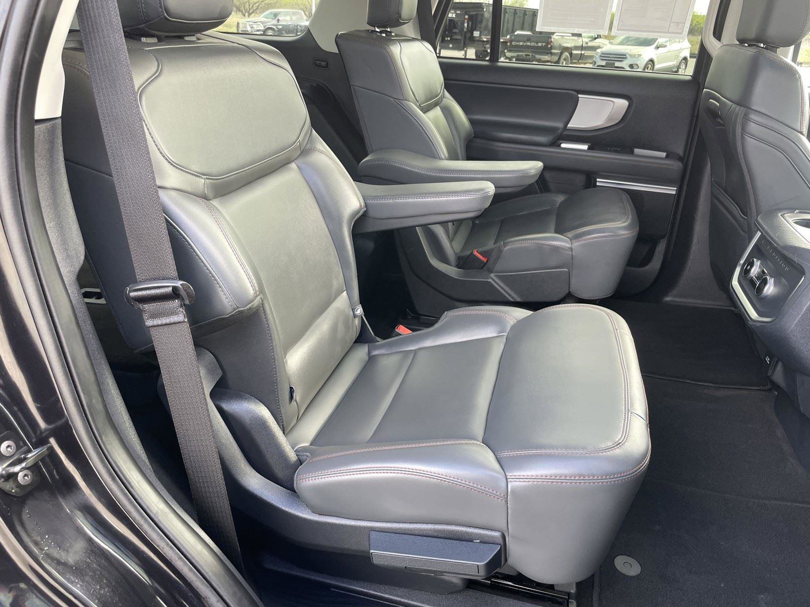 Used 2025 Ford Expedition Active AWD/4WD image 28