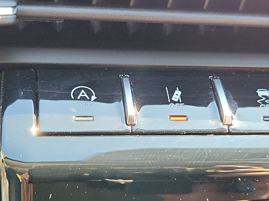 Used 2023 Jeep Grand Cherokee L Laredo w/ Luxury Tech Group I RWD image 26