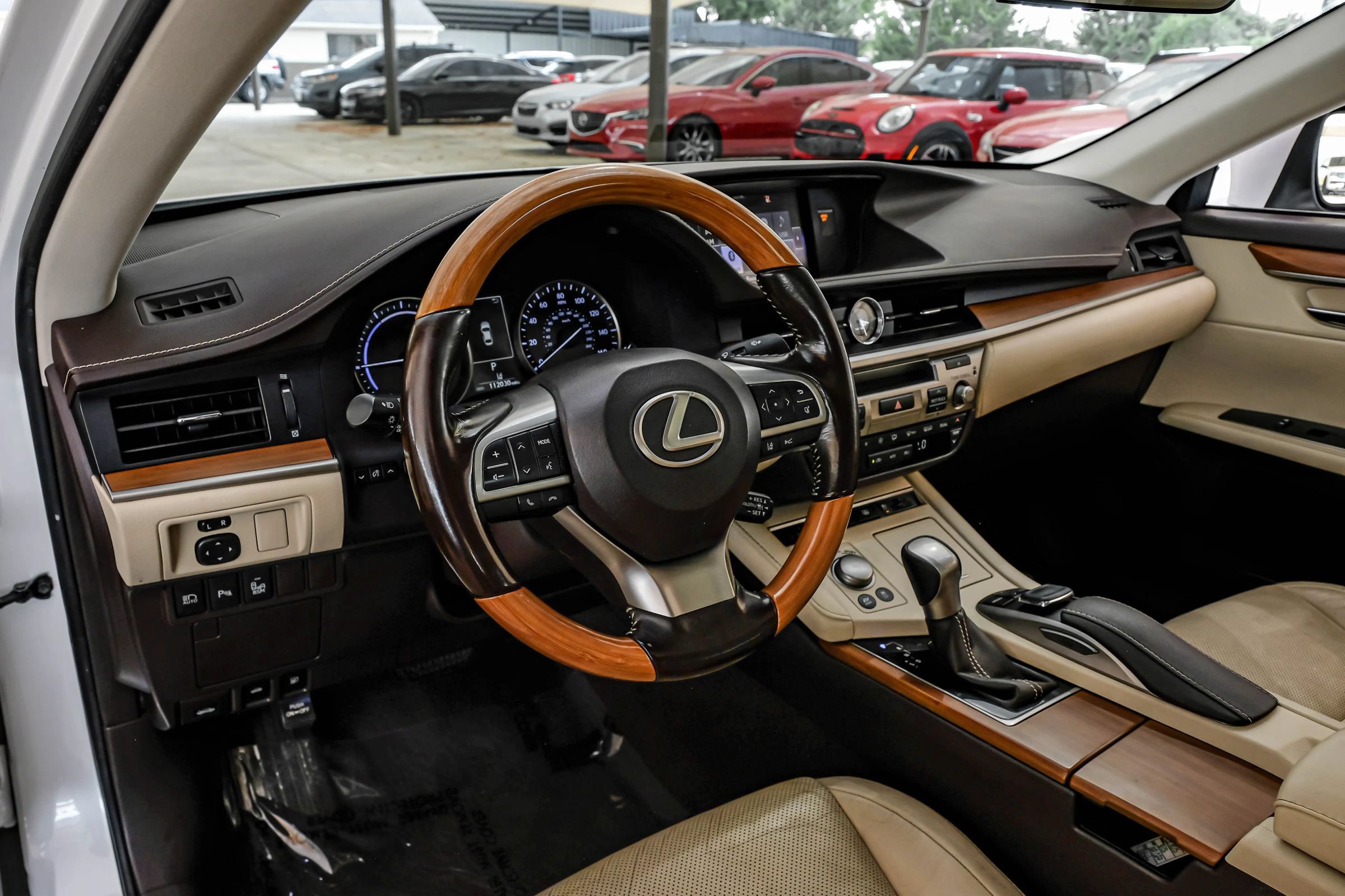 Used 2016 Lexus ES 300h w/ Luxury Package w/Wood Trim FWD image 2