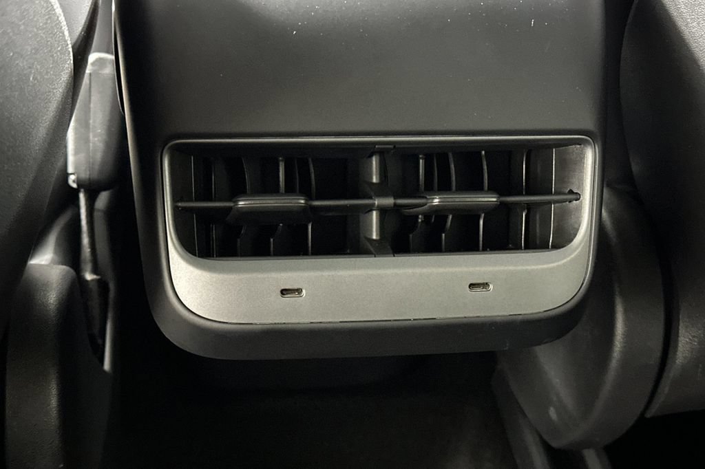 Used 2021 Tesla Model Y Long Range AWD/4WD image 14