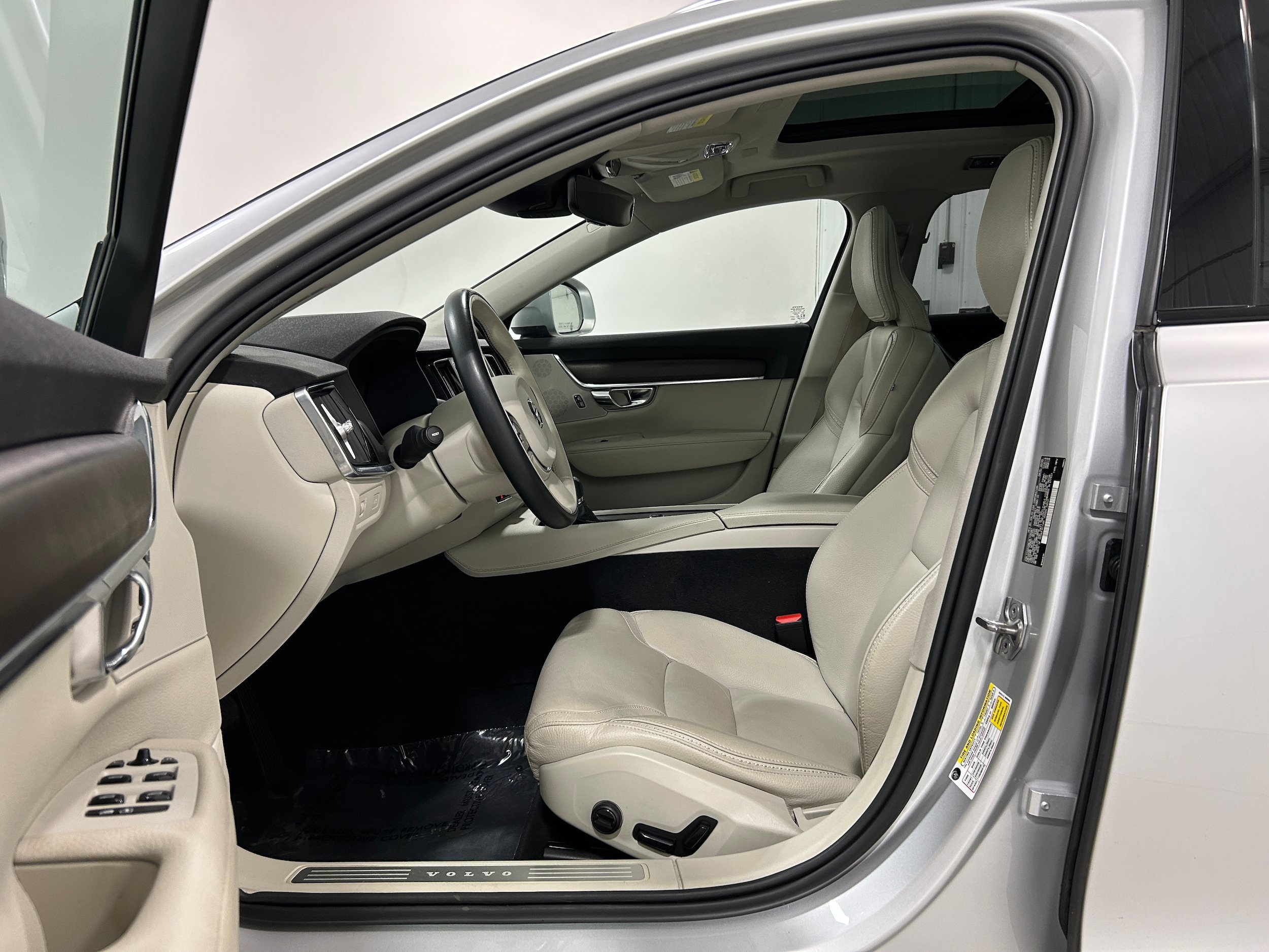 Used 2020 Volvo V90 T6 Cross Country AWD/4WD image 4