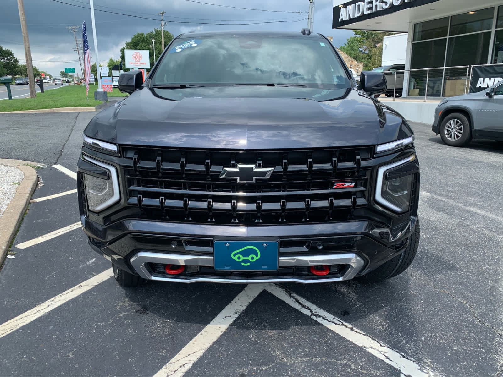 Used 2025 Chevrolet Tahoe Z71 AWD/4WD image 2