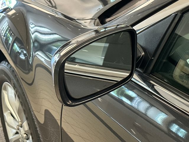 Used 2017 Chrysler 300 Limited AWD/4WD image 9