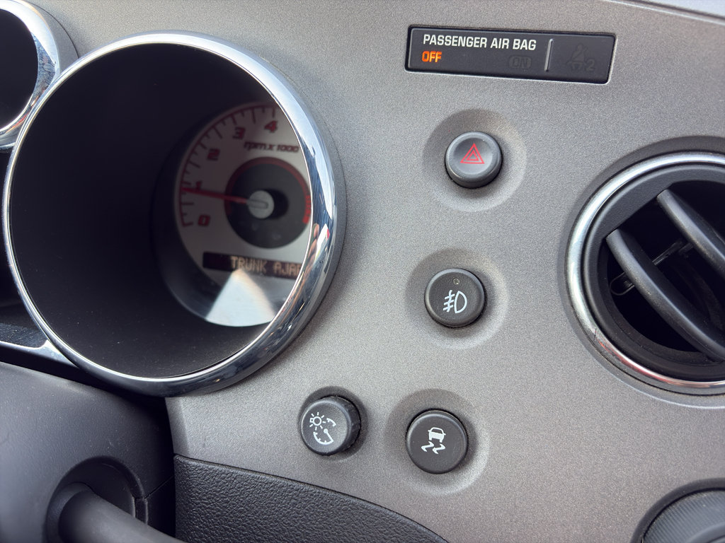 Used 2008 Pontiac Solstice Convertible w/ Premium Package RWD image 30