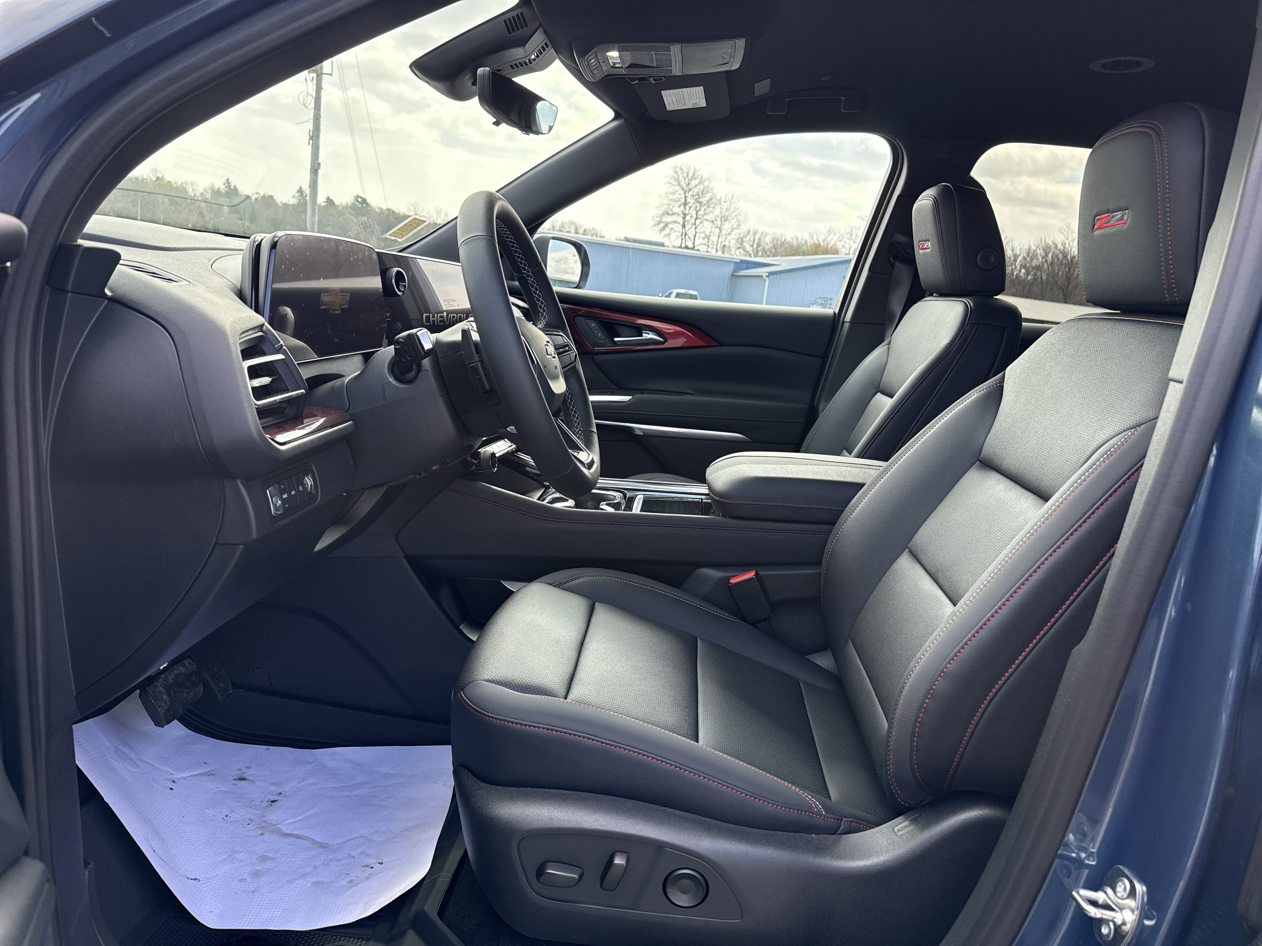 New 2026 Chevrolet Traverse Z71 w/ Driver Confidence Package image 12