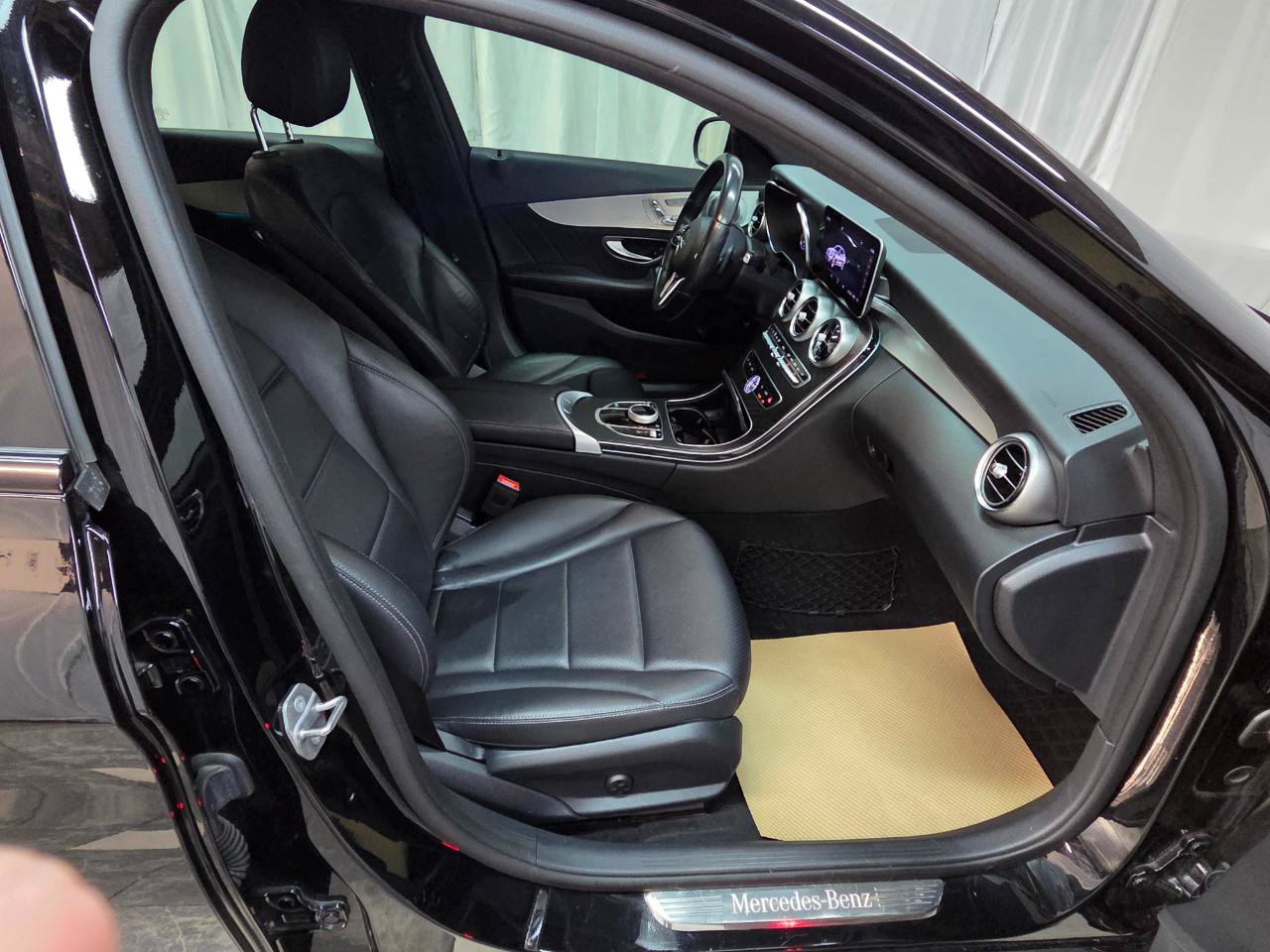 Used 2020 Mercedes-Benz C 300 4MATIC Sedan image 17