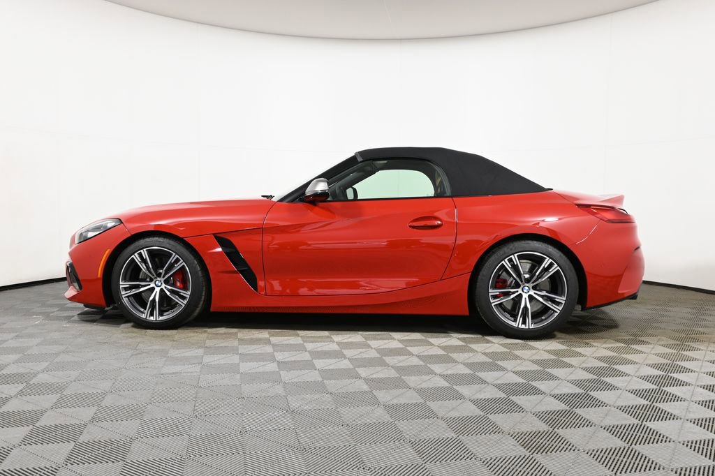 Used 2025 BMW Z4 M40i w/ Premium Package image 2