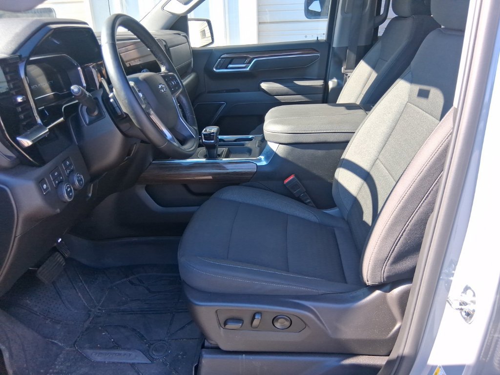 Used 2025 Chevrolet Silverado 1500 RST AWD/4WD image 12