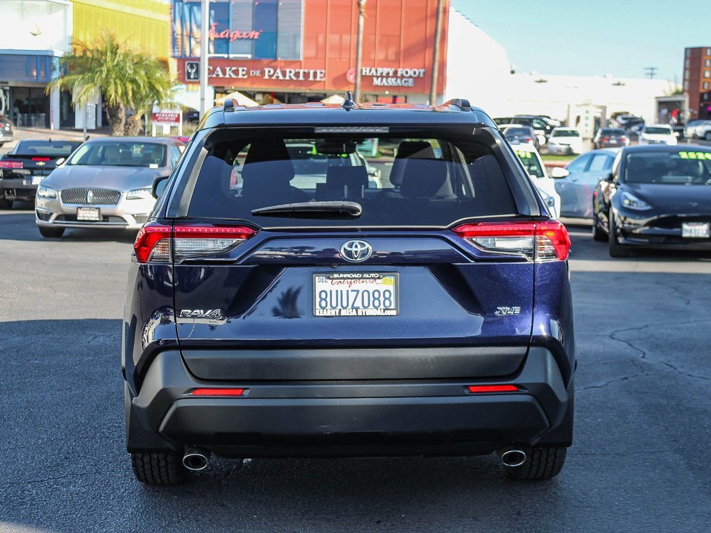 Used 2021 Toyota RAV4 XLE image 9
