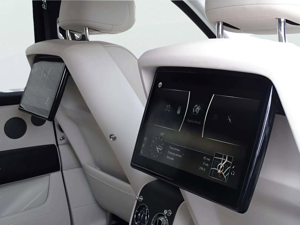 Used 2021 Rolls-Royce Cullinan AWD/4WD image 11