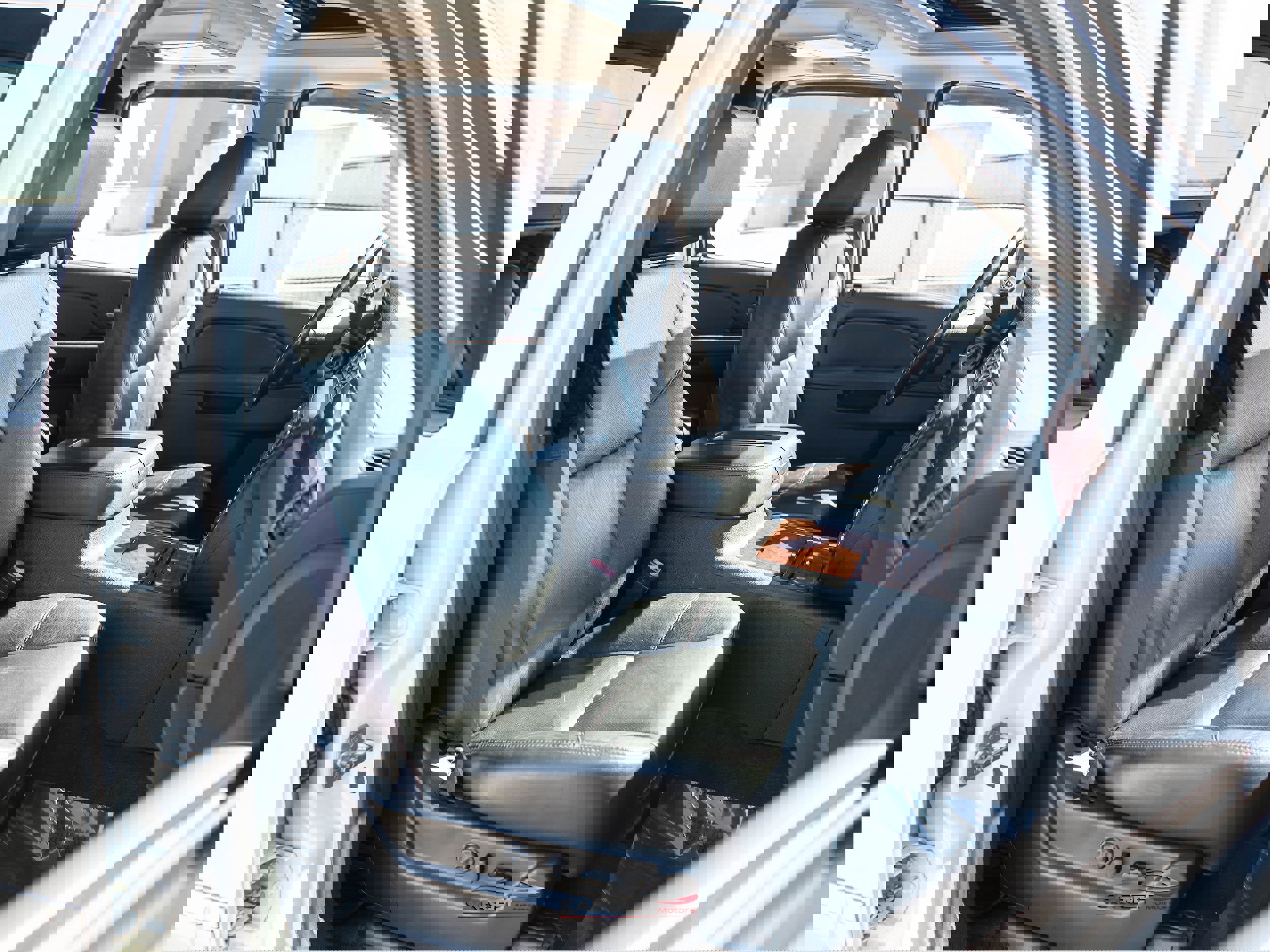 Used 2013 Chevrolet Avalanche LTZ image 16