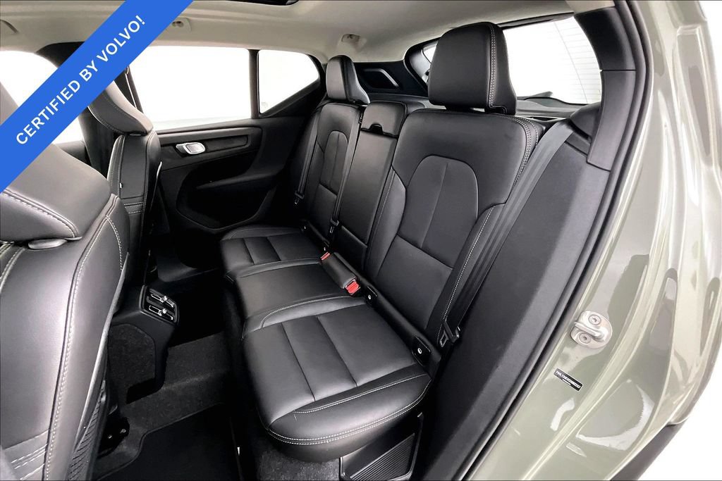 Certified 2025 Volvo XC40 B5 Plus AWD/4WD image 34