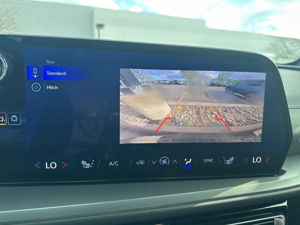 Used 2025 Chevrolet Traverse LT image 13