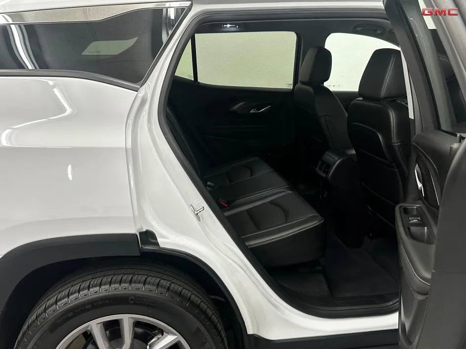 Used 2024 GMC Terrain SLT image 19