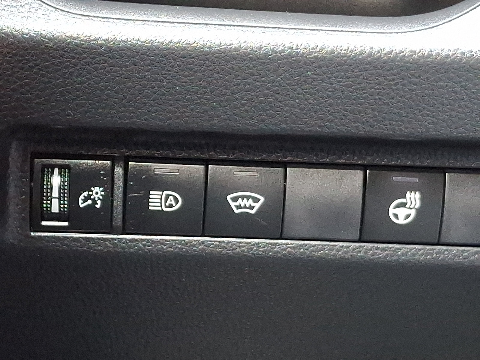Used 2025 Toyota RAV4 XLE w/ Convenience Package AWD/4WD image 25