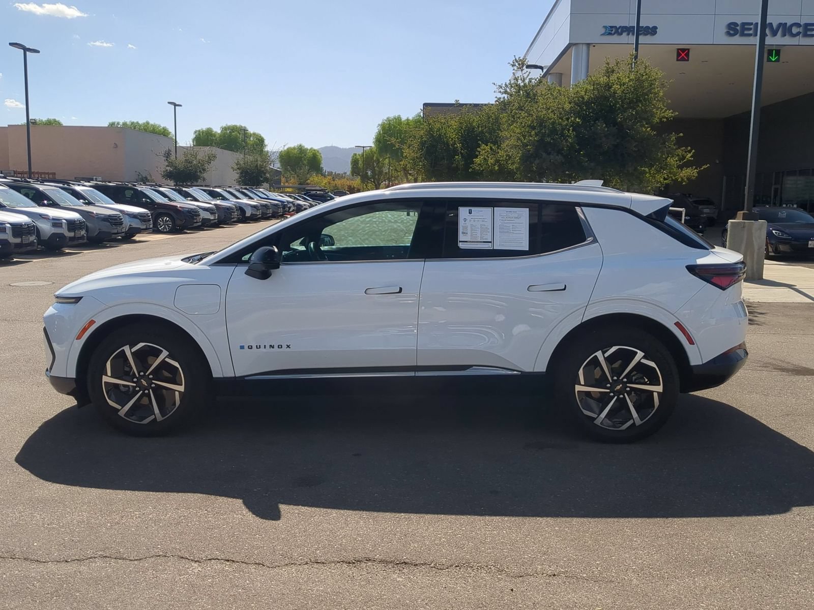 Used 2024 Chevrolet Equinox EV LT w/ LPO, Blackout Package FWD image 2