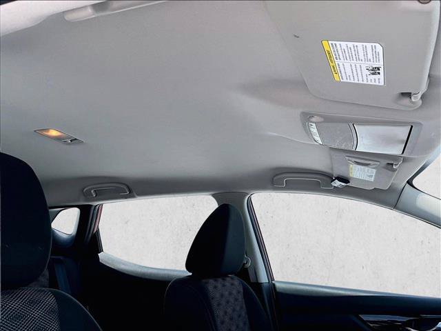 Used 2022 Nissan Rogue Sport SV FWD image 17