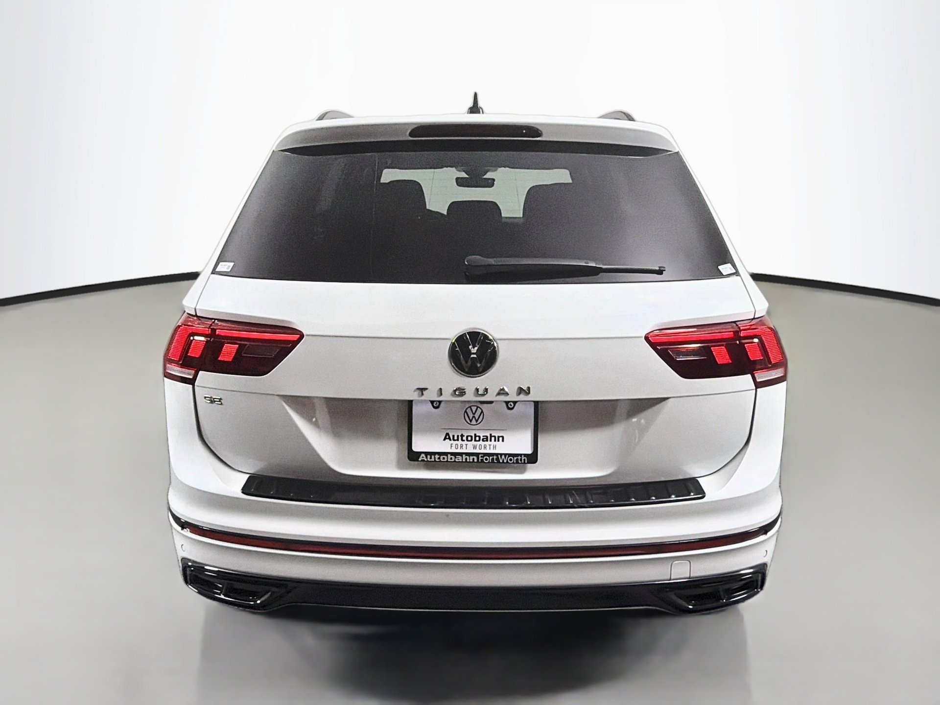 Used 2023 Volkswagen Tiguan SE R-Line FWD image 6