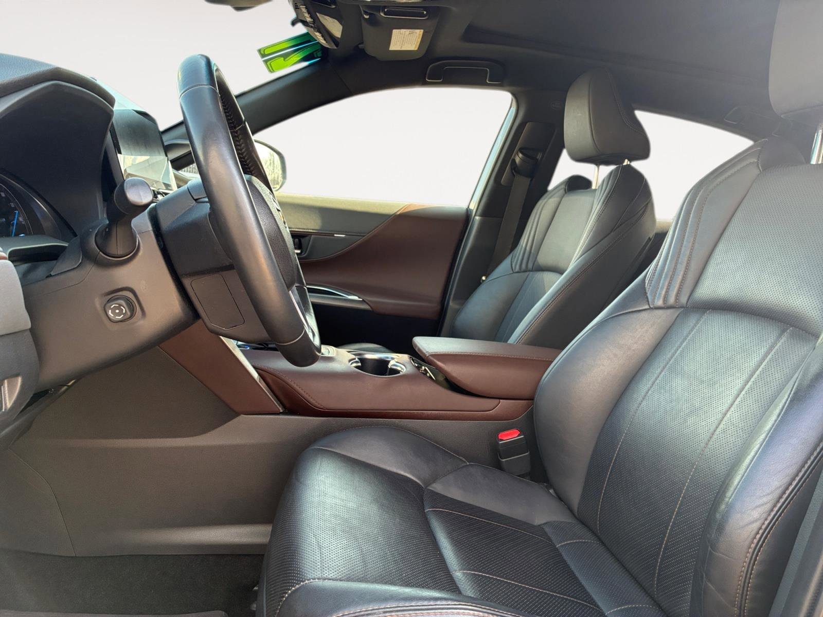 Used 2021 Toyota Venza Limited w/ Advanced Technology Package image 10