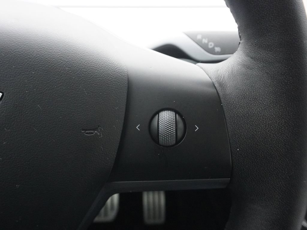 Used 2022 Tesla Model Y Performance image 36