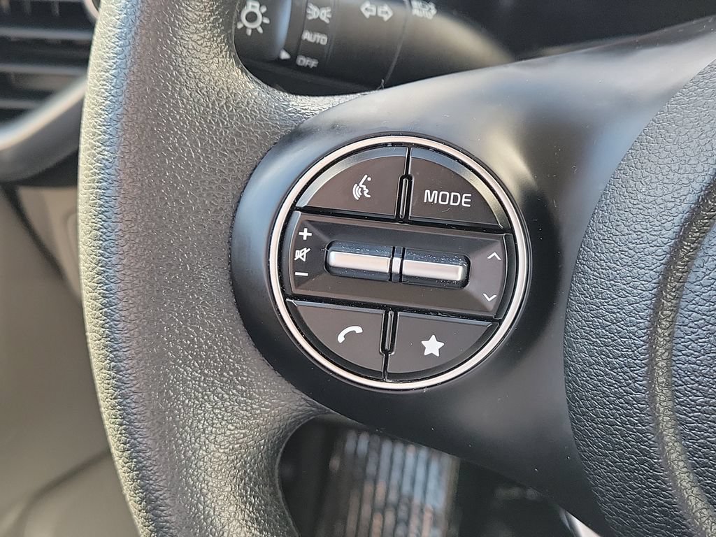 Used 2025 Kia Soul LX FWD image 9